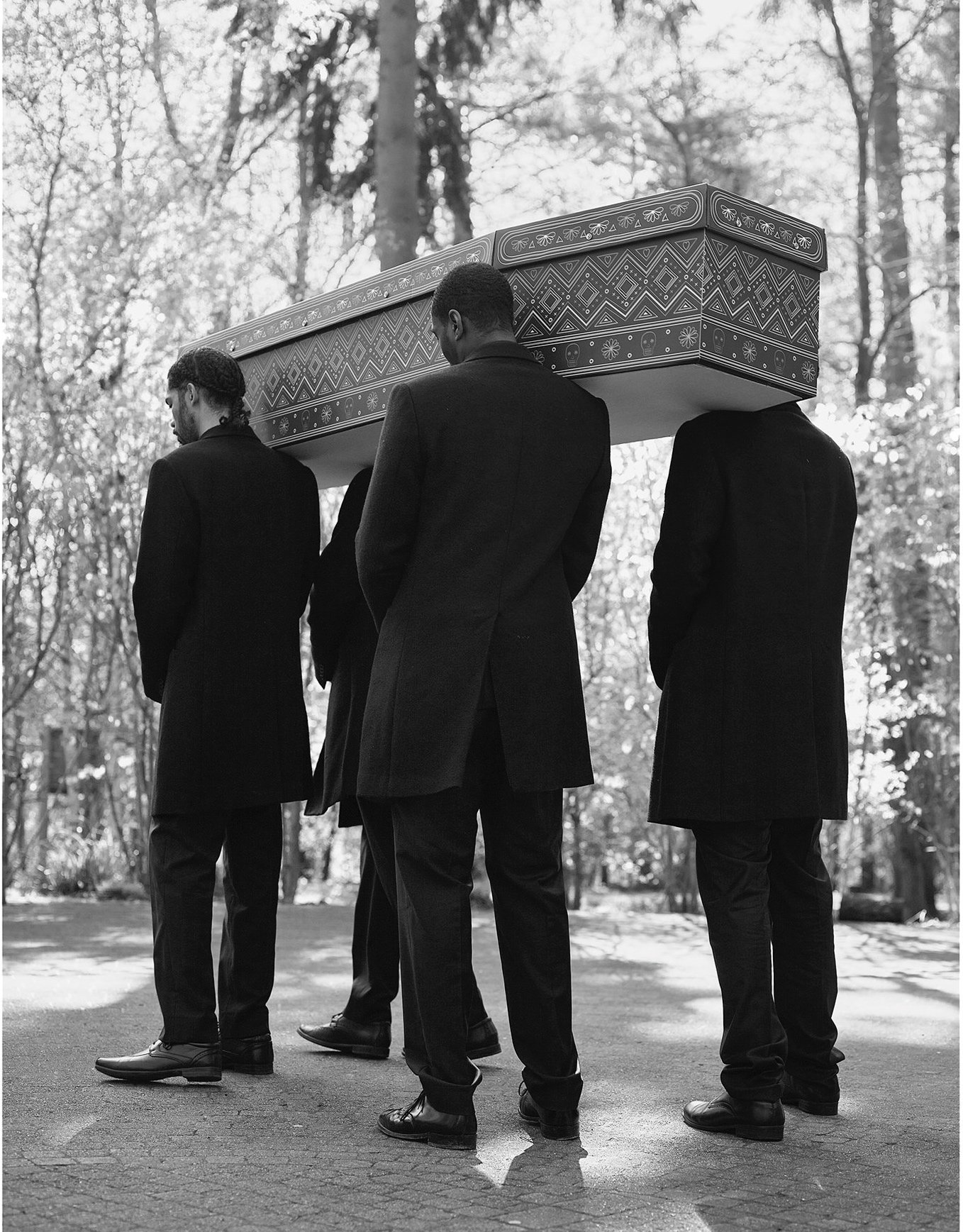 how to carry a coffin 01